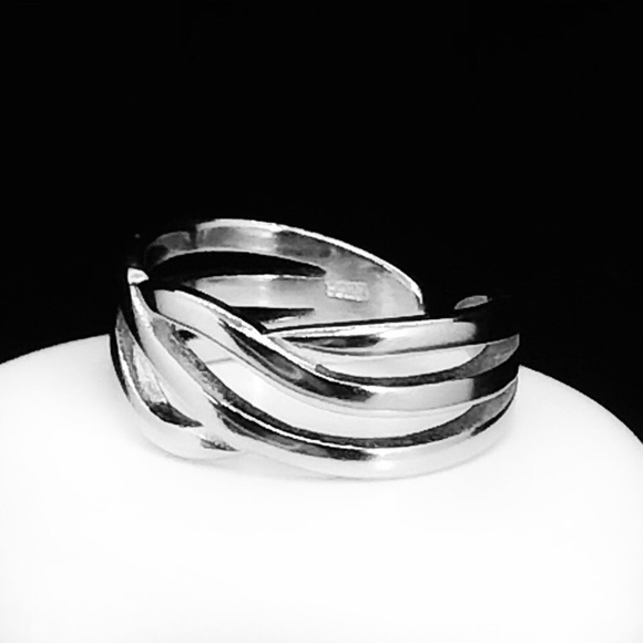 The Coolest Ring EVER - Picture 3 of 6